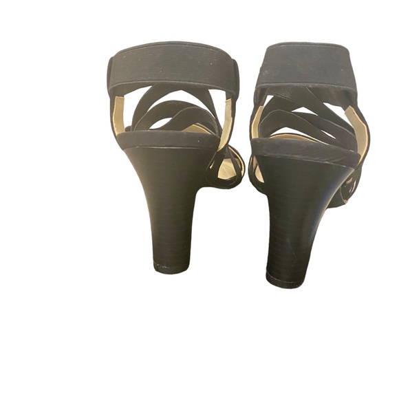 Black strapped heels NWOT - Picture 2 of 8